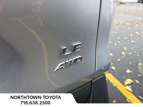 Used 2022 Toyota RAV4 LE image 8