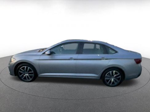 Used 2025 Volkswagen Jetta SE image 10