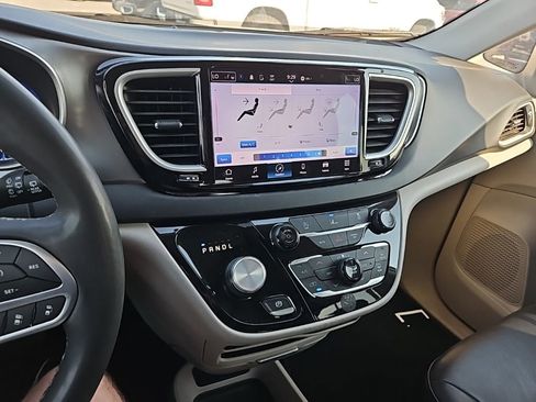 Used 2022 Chrysler Pacifica Touring-L FWD image 20
