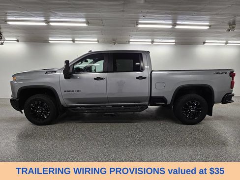 Used 2025 Chevrolet Silverado 2500 Custom w/ Custom Value Package AWD/4WD image 10