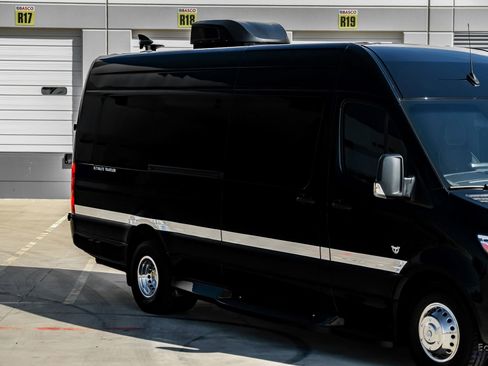 Used 2023 Mercedes-Benz Sprinter 3500 image 23