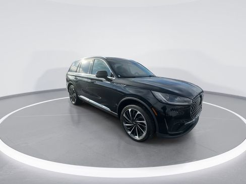 Used 2025 Lincoln Aviator Reserve AWD/4WD image 2