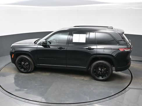 Used 2025 Jeep Grand Cherokee Altitude AWD/4WD image 37