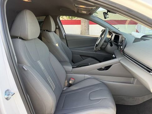 Used 2025 Hyundai Elantra Sport image 26