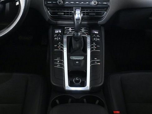 Certified 2019 Porsche Macan image 16