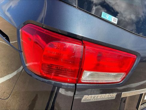 Used 2017 Kia Sedona LX w/ LX Essentials Premium Package FWD image 30