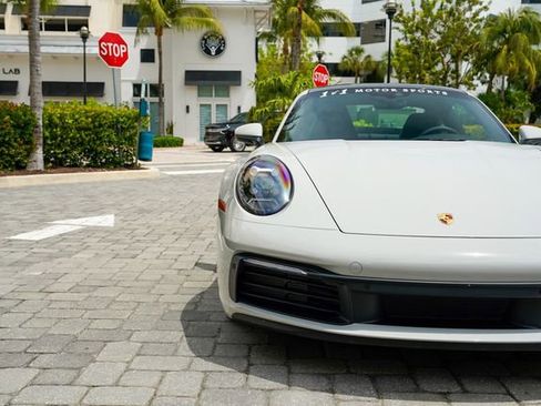 Used 2021 Porsche 911 Carrera 4 AWD/4WD image 5