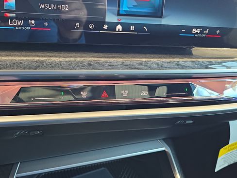 New 2025 BMW i7 M70 w/ Executive Package image 27