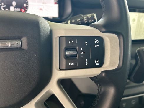 Used 2024 Land Rover Defender 110 S image 54