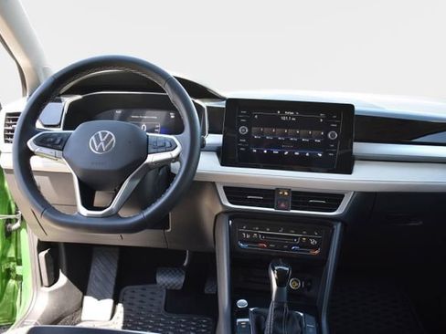 Used 2025 Volkswagen Taos SE FWD image 30