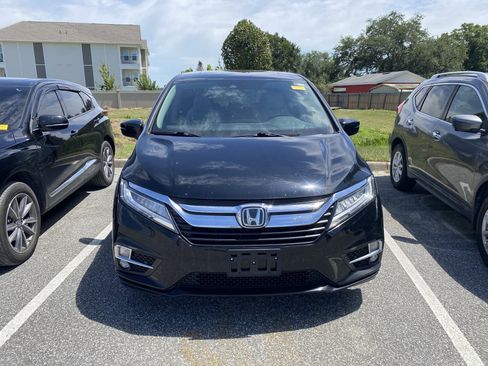 Used 2018 Honda Odyssey Touring image 2