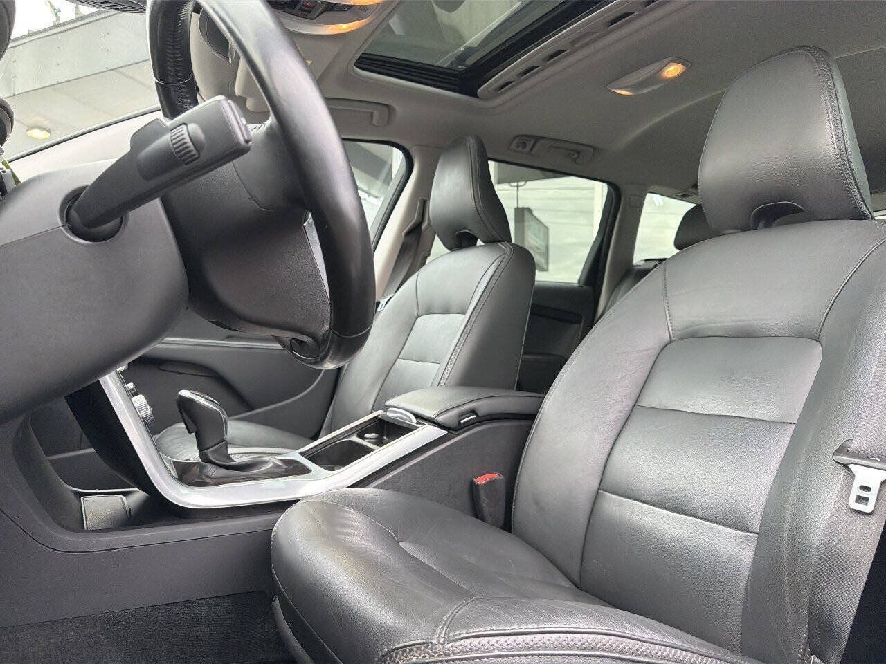 Used 2016 Volvo XC70 T5 Premier w/ Proximity Package AWD/4WD image 33