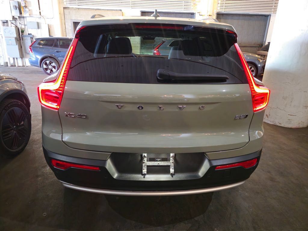 Certified 2024 Volvo XC40 B5 Plus w/ Protection Package Premier AWD/4WD image 6