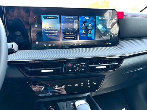 New 2026 Nissan Kicks SR w/ Cold Weather Package FWD image 21