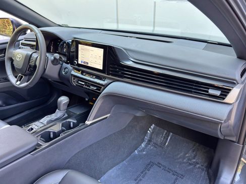 Used 2025 Toyota Camry SE FWD image 13