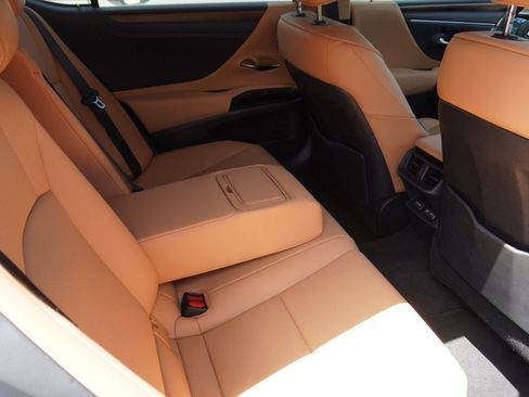 Certified 2025 Lexus ES 350 w/ Premium Package FWD image 12