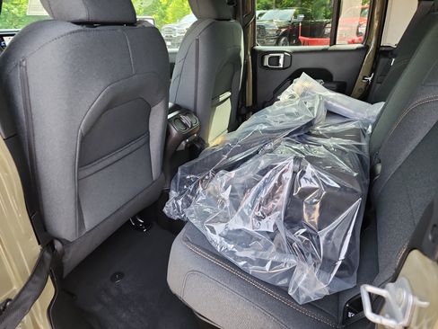 New 2025 Jeep Gladiator Sport image 33