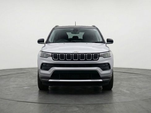 Used 2025 Jeep Compass Limited image 2
