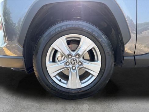 Used 2025 Toyota RAV4 XLE AWD/4WD image 19