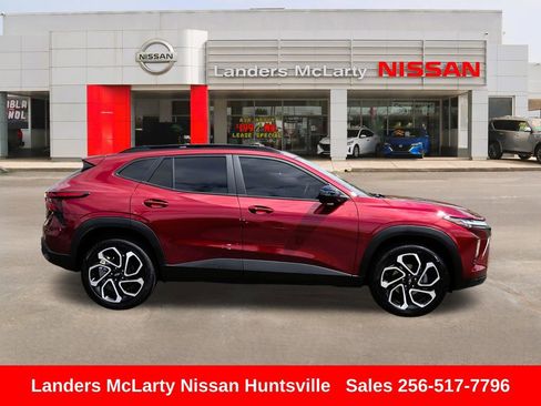 Used 2025 Chevrolet Trax RS w/ Driver Confidence Package FWD image 2