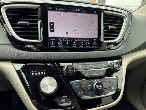 Certified 2020 Chrysler Pacifica Touring-L Plus image 7