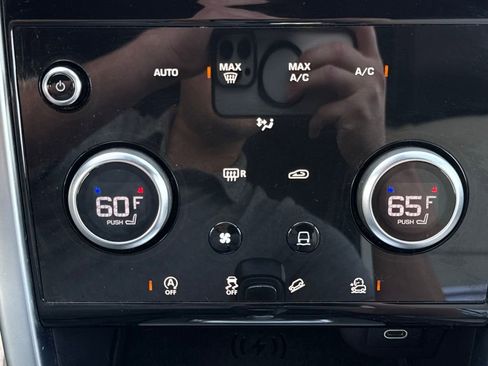 Used 2022 Land Rover Discovery Sport SE R-Dynamic image 28