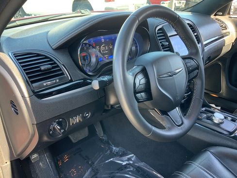 Certified 2022 Chrysler 300 S image 11