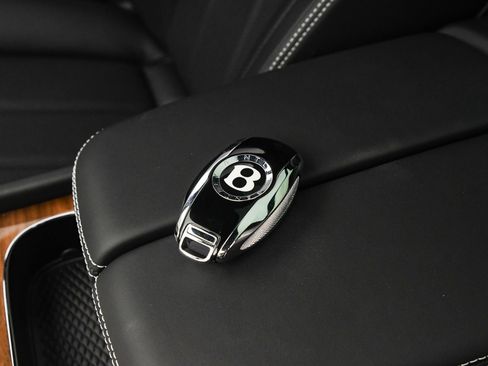 New 2025 Bentley Bentayga image 21