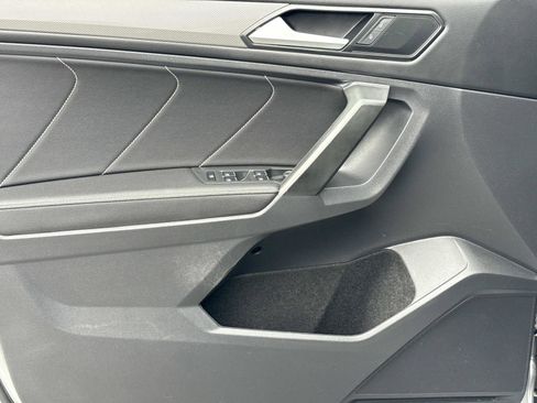 Used 2022 Volkswagen Tiguan SE image 17