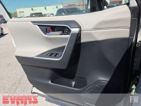 Used 2019 Toyota RAV4 Limited AWD/4WD image 16