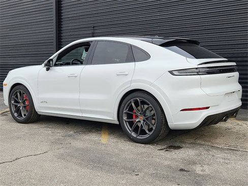 New 2026 Porsche Cayenne GTS image 3