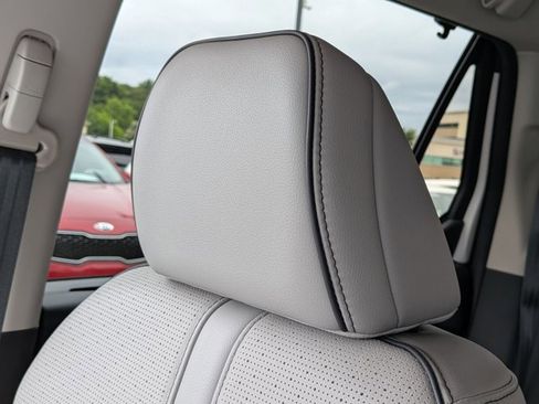 Used 2023 Honda Pilot Elite image 13