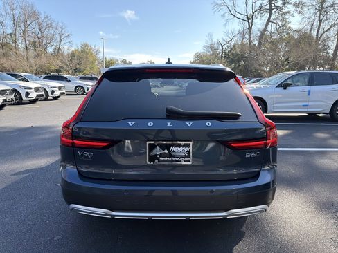 Certified 2022 Volvo V90 B6 Cross Country image 43