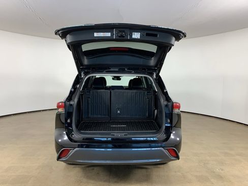 Used 2023 Toyota Highlander Limited image 12