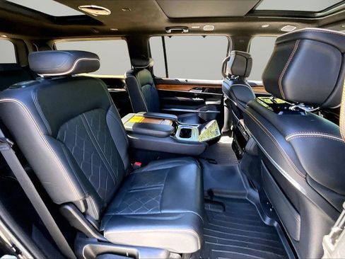 Certified 2022 Jeep Grand Wagoneer Series III AWD/4WD image 25