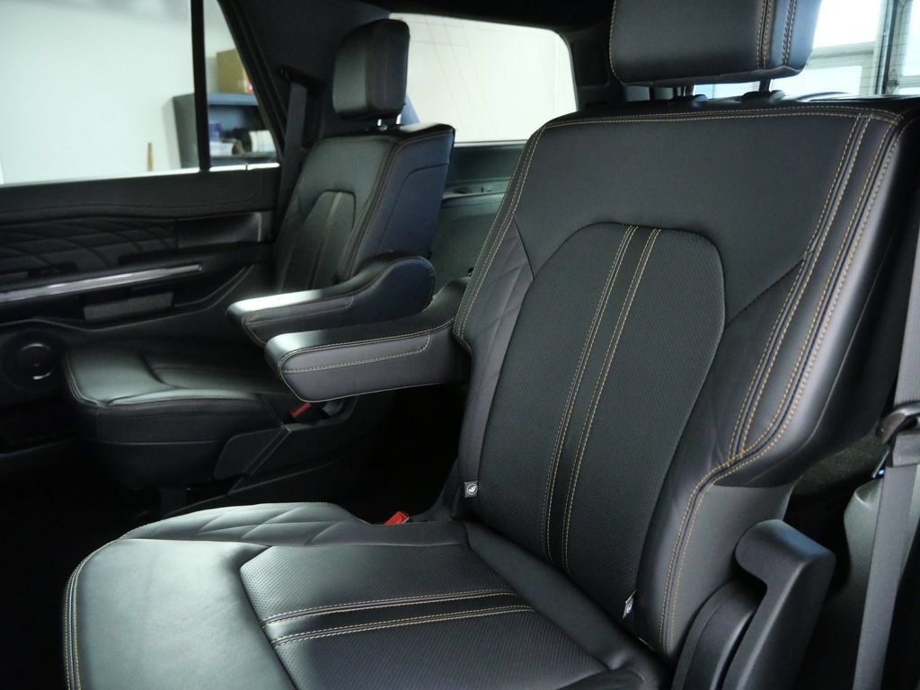 Used 2023 Ford Expedition Platinum AWD/4WD image 11