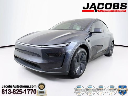 Used 2026 Tesla Model Y Long Range RWD image 1