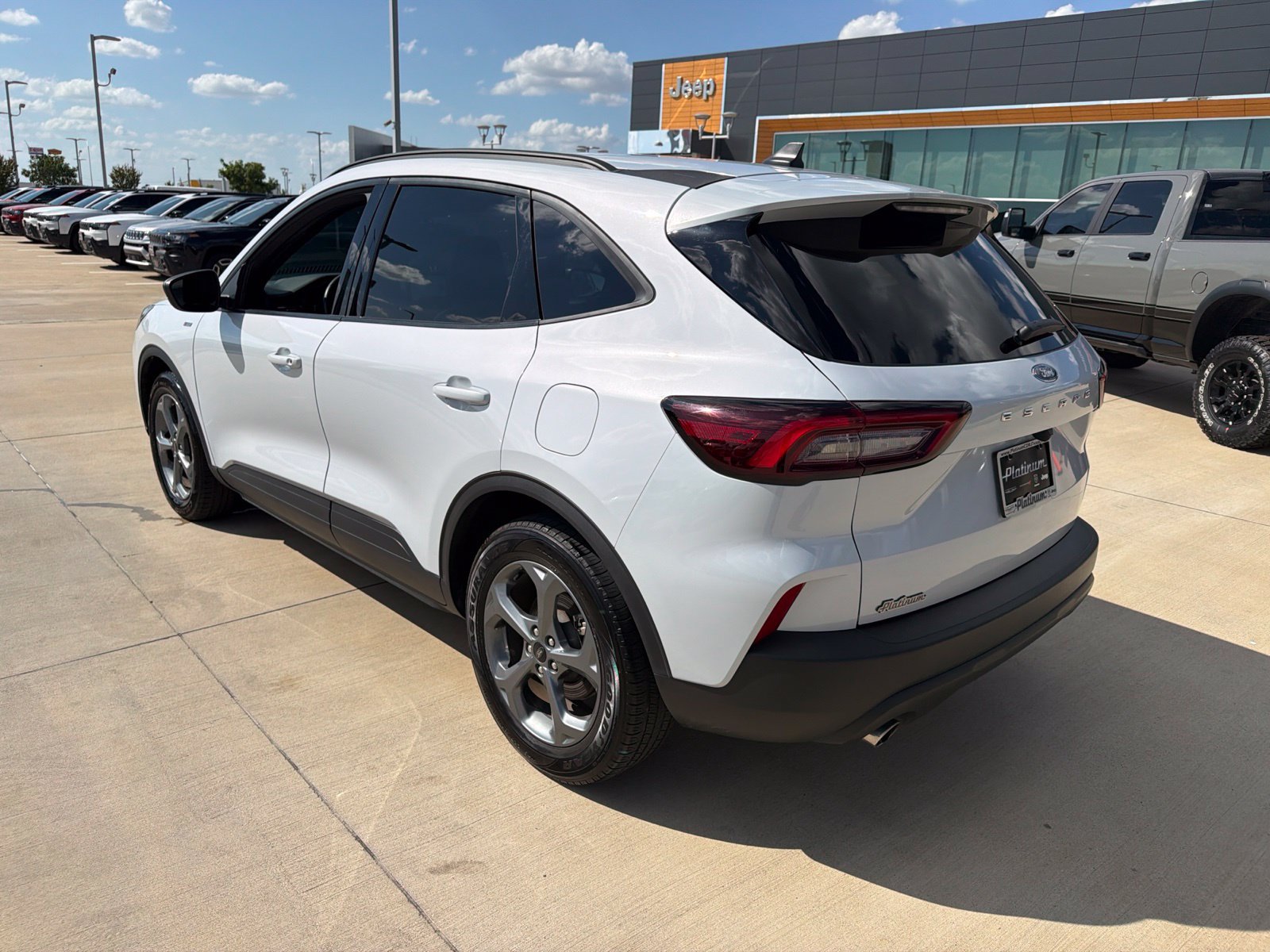 Used 2025 Ford Escape ST-Line FWD image 3