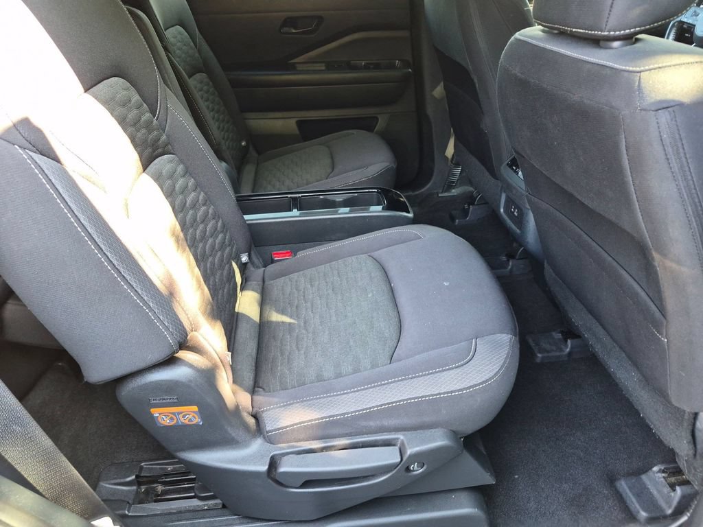 Used 2023 Nissan Pathfinder SV w/ SV Premium Package AWD/4WD image 28