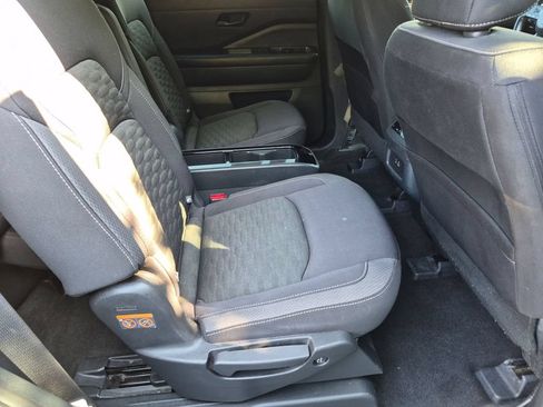 Used 2023 Nissan Pathfinder SV w/ SV Premium Package AWD/4WD image 28