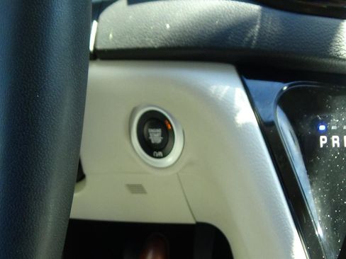 Certified 2024 Chrysler Pacifica Touring-L FWD image 25