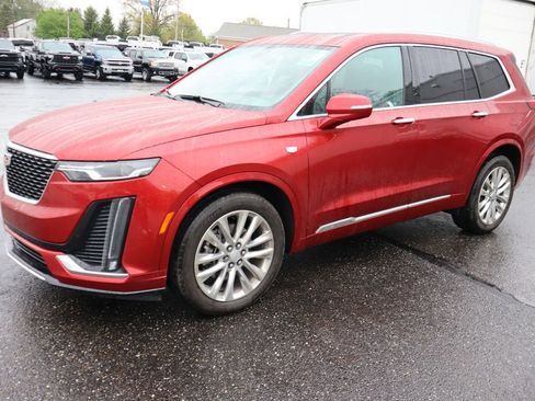 Used 2023 Cadillac XT6 Premium Luxury AWD/4WD image 2