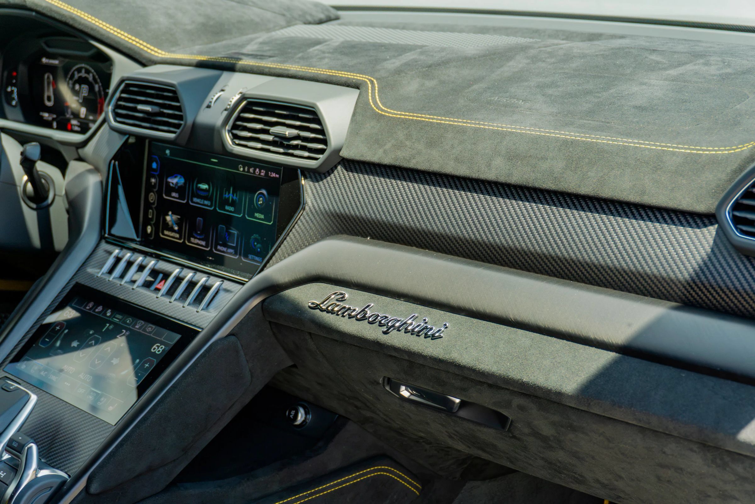 Used 2024 Lamborghini Urus Performante AWD/4WD image 16