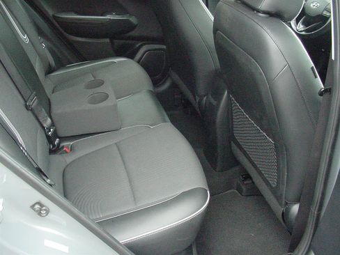 Used 2022 Hyundai Venue Limited image 25