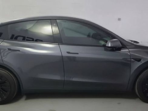 Used 2022 Tesla Model Y Long Range AWD/4WD image 5