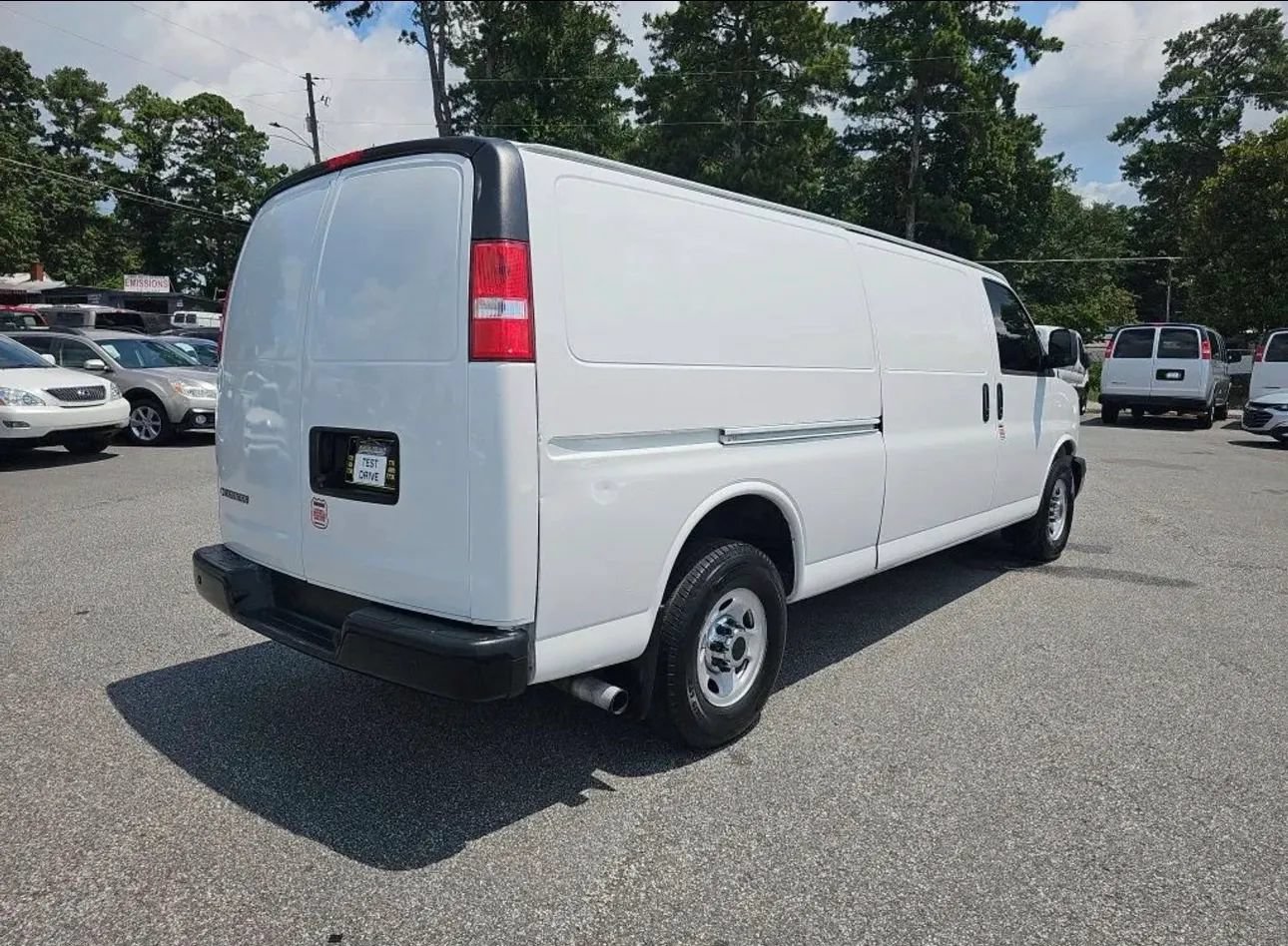 Used 2017 Chevrolet Express 3500 Extended RWD image 28