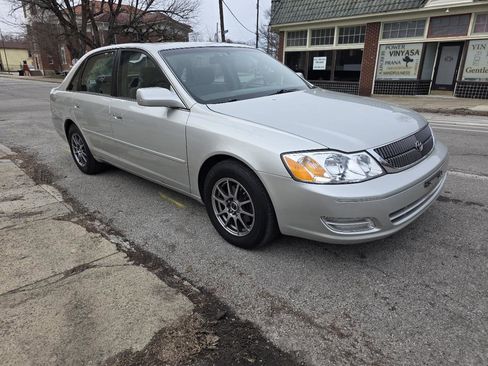 Used 2000 Toyota Avalon XLS image 6