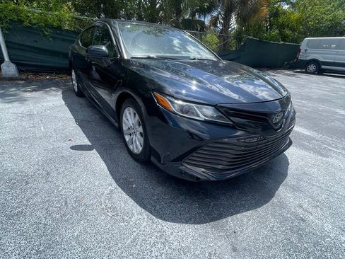 Used 2019 Toyota Camry LE image 2