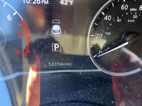 Used 2019 Nissan Kicks SR w/ SR Premium Package image 3