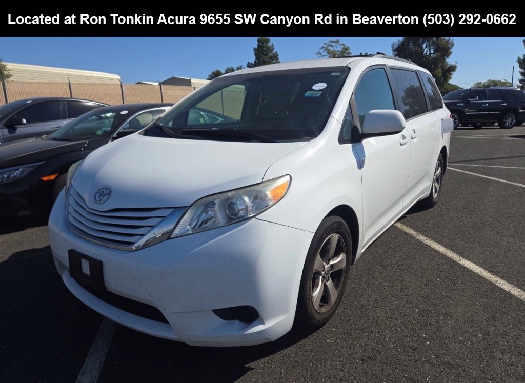 Used 2015 Toyota Sienna LE FWD image 3